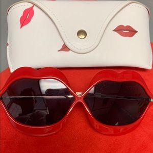 Red lip Sun Shades with a case